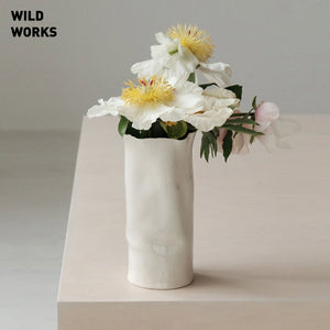 Wild Works Curve White Porcelain Shaped Vase Hand Made Styling Texture Sense Interior Personalized Geometric Home Decoration